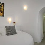 Trieris & * Fira (Santorini)
