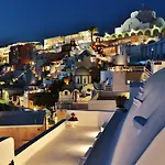 Villa Trieris & Fira (Santorini)