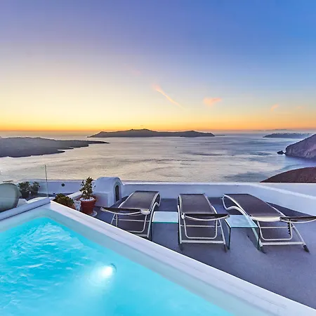 Trieris & Villa Fira (Santorini)