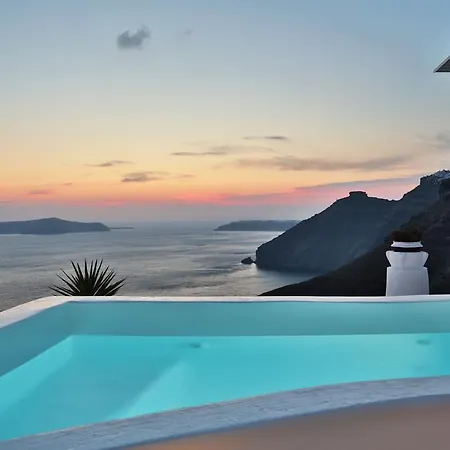 Trieris & * Fira (Santorini)