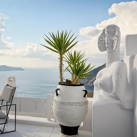 Villa Trieris & Fira (Santorini)