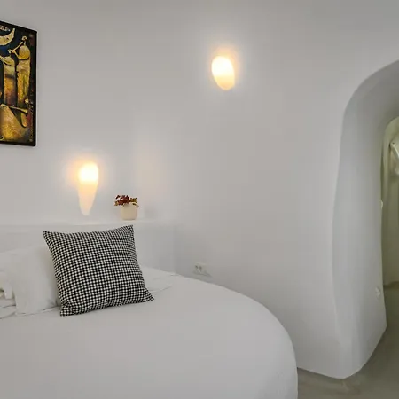 Trieris & * Fira (Santorini)