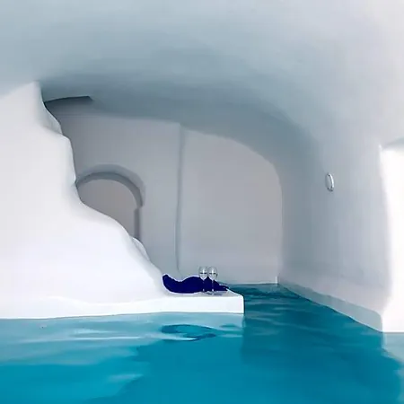 Trieris & Fira (Santorini)
