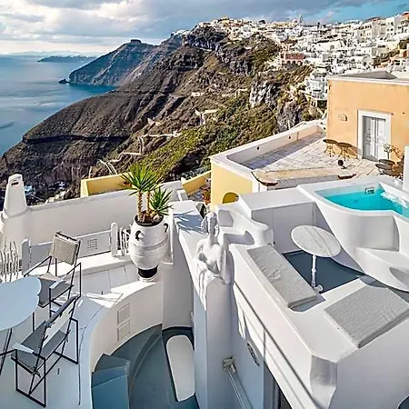 Vila Trieris & Fira (Santorini)