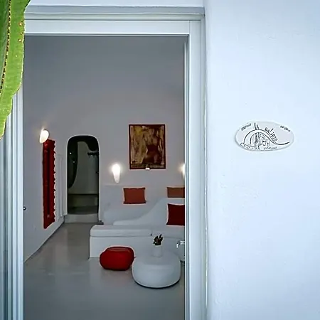 Trieris & Vila Fira (Santorini)