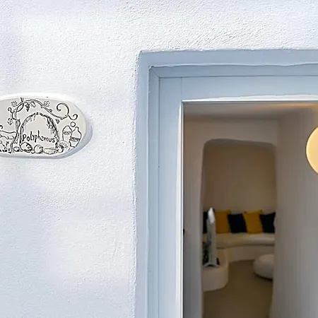 Vila Trieris & Fira (Santorini)