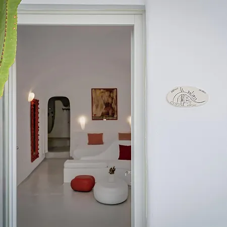 Vila Trieris & *