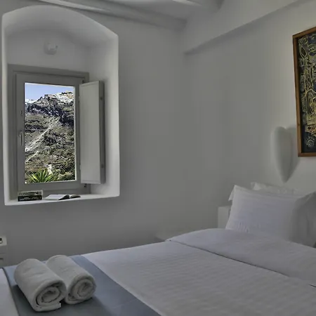 Trieris & Fira (Santorini)