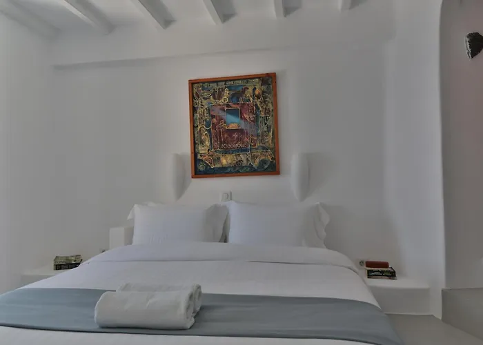 Villa Trieris & Fira (Santorini)