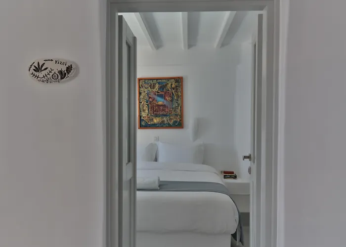 Villa Trieris & Fira (Santorini)