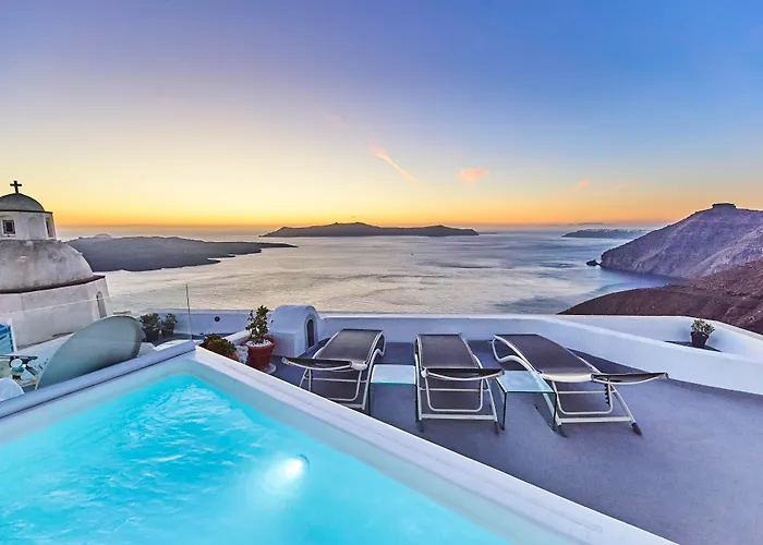 Trieris & Villa Fira (Santorini)