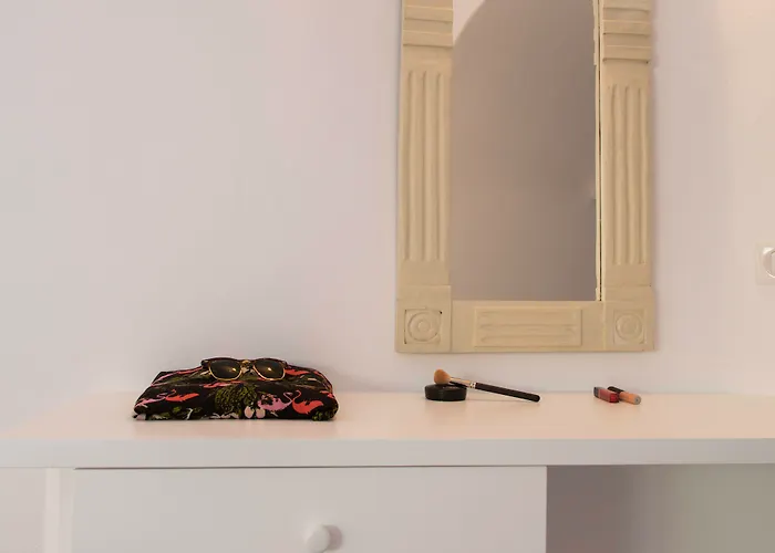 Trieris & * Fira (Santorini)