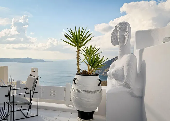 Villa Trieris & Fira (Santorini)