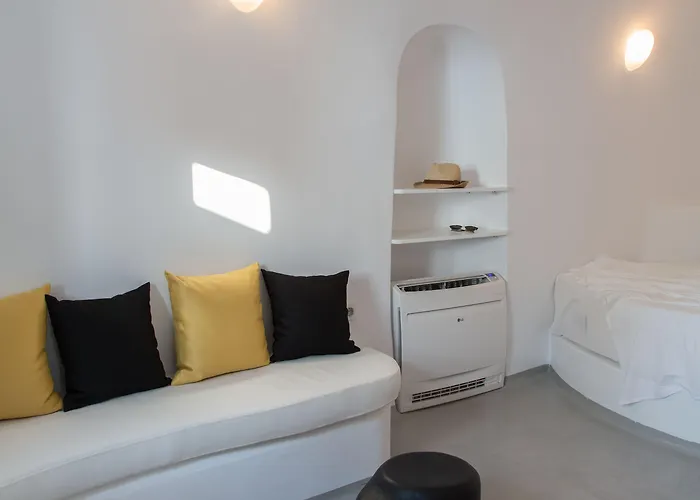 Trieris & * Fira (Santorini)