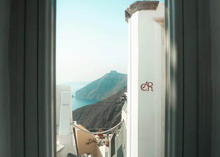 Trieris & Villa Fira (Santorini)