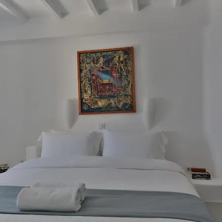 Villa Trieris & Fira (Santorini)