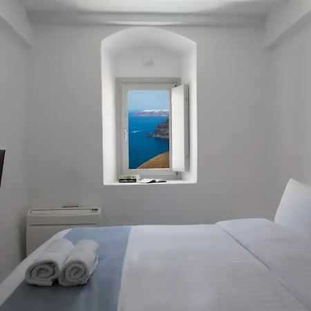 Villa Trieris & Fira (Santorini)