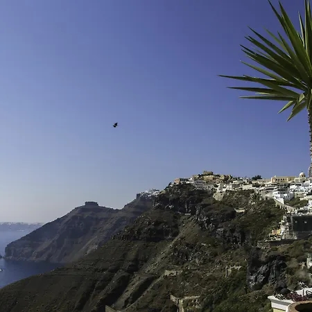 Trieris & סנטוריני