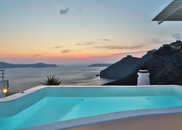 Trieris & * Fira (Santorini)