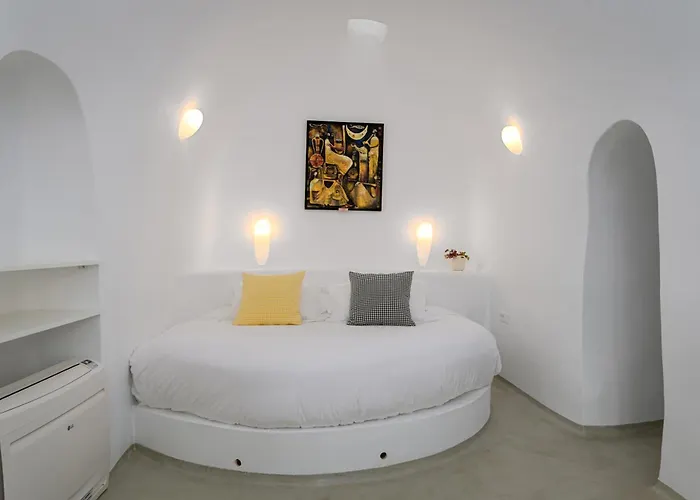 Trieris & Fira (Santorini)