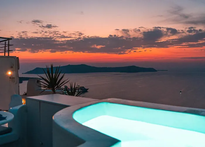 Trieris & * Fira (Santorini)