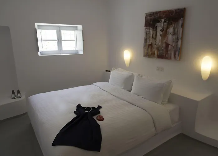 Trieris & * Fira (Santorini)