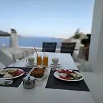 وأجنحة ترايريس فيلة ثيرا