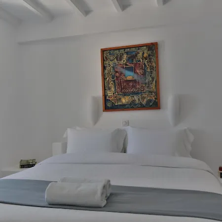 Villa Trieris & Fira (Santorini)
